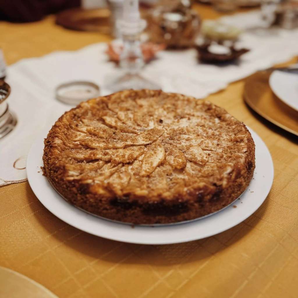 Apple Pie Cheesecake: A Cozy Winter Twist on Two Classic American Desserts